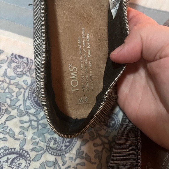 TOMS Women's Black Slip-On Shoes - Picture 3 of 3